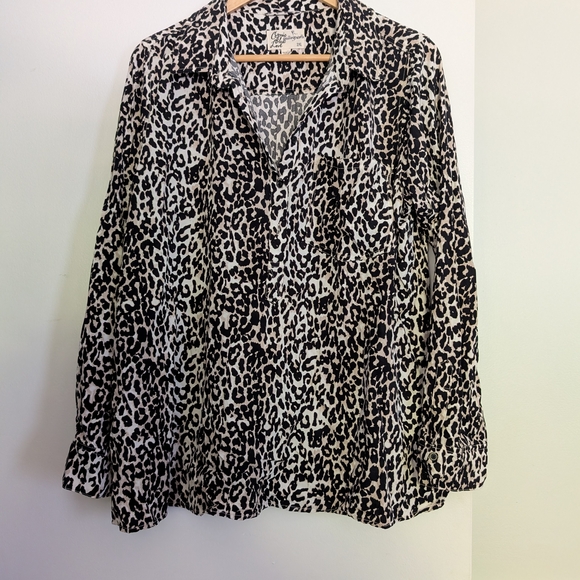 Chic Leopard Print Button Down Shirt - Picture 1 of 3